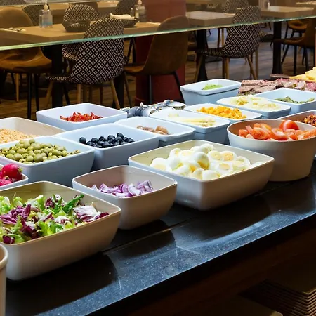 Sowell Family La Lauziere Hotel 3*